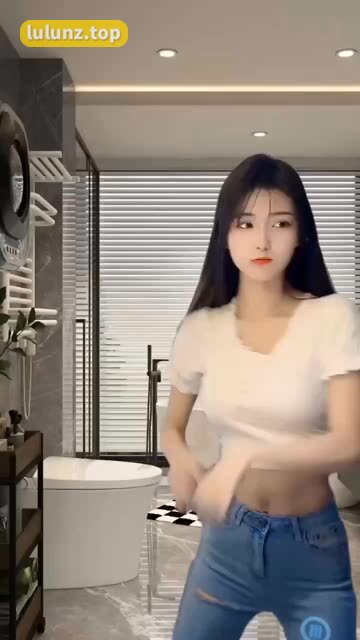 我是来拍视频，不会游泳的梅美baby引爆话题，微密圈内的幕后故事