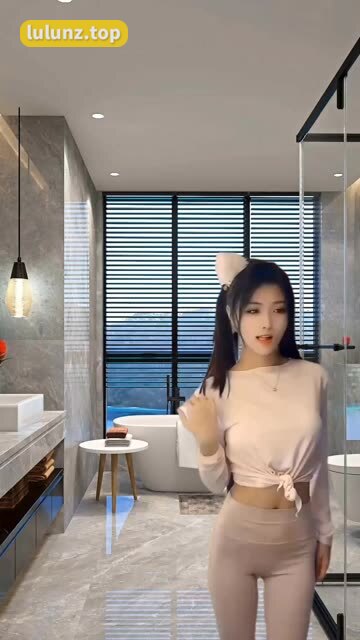 梅美超甜跳舞回放全集，黑色裙子下的动感舞步让人心动