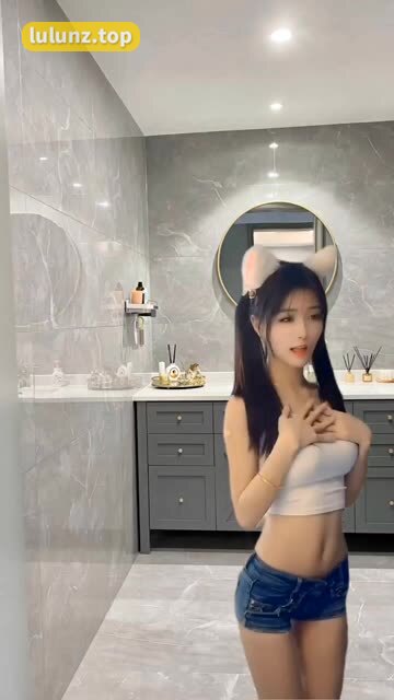 我是来拍视频，不会游泳的梅美baby引爆话题，微密圈内的幕后故事