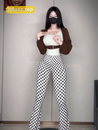 阿尔卑香小狗子的时尚魅力，微密圈作品中展现的独特风格