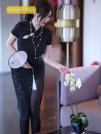 尤蜜荟性感女神周妍希紫色连衣裙与黑丝系列