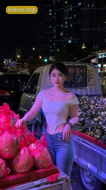 【微-密】詹詹(詹妮)-泳池蓝色比基尼作品鉴赏泳池边的性感女神，探索詹妮的比基尼作品全集