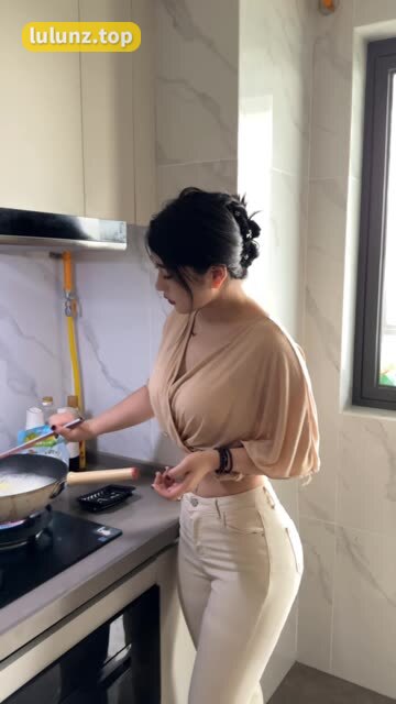 【微-密】詹詹(詹妮)-泳池蓝色比基尼作品鉴赏泳池边的性感女神，探索詹妮的比基尼作品全集