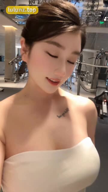 詹詹(詹妮)微密圈穿搭作品分享每日穿搭灵感源源不断，深度解读詹妮的时尚穿搭美学