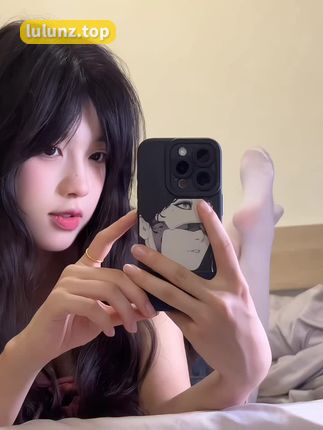 抖音美女晴天小猪本猪微密圈作品，时尚穿搭与文案完美结合