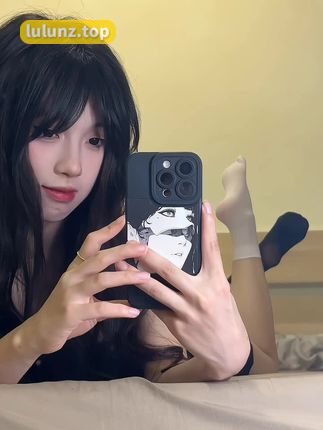 抖音美女晴天小猪本猪的时尚穿搭，文案与颜值的完美结合