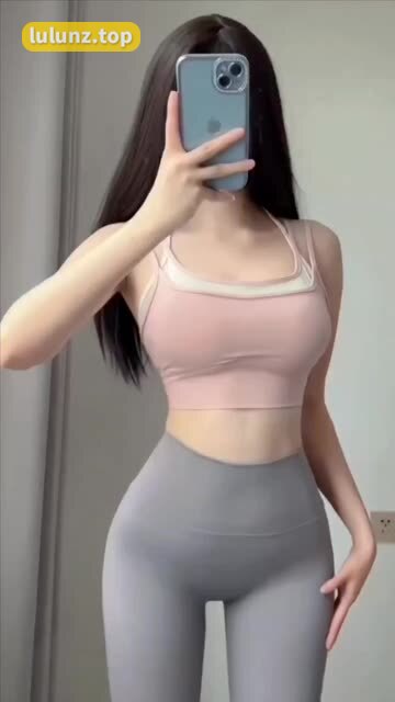 妮温柔的黑色系御姐风如何驾驭黑色系穿搭？微密圈分享她的黑色系造型