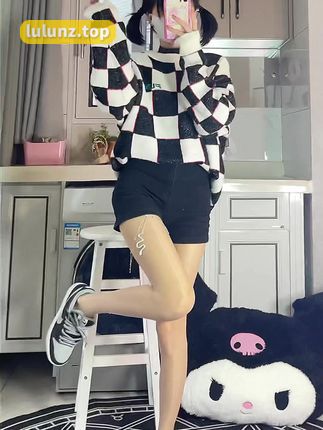 聂傲娇微密圈傲娇性格解析,微密圈_聂傲娇红色连衣裙风格揭秘