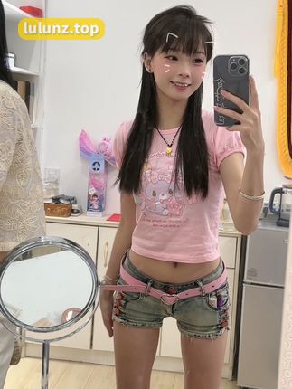 聂傲娇的红色连衣裙风格,微密圈_聂傲娇的魅力穿搭解析