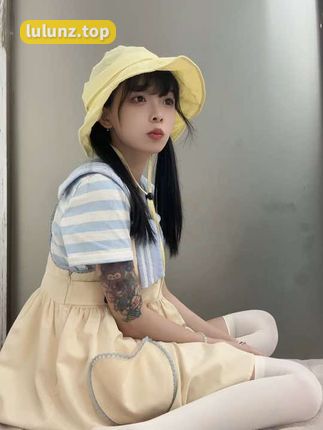 聂傲娇的红色连衣裙风格，微密圈_聂傲娇的魅力穿搭解析