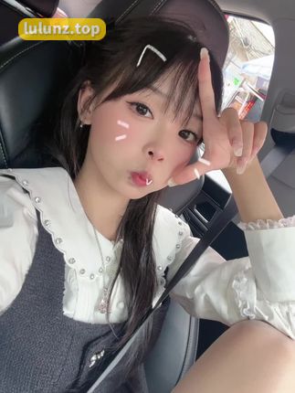 聂傲娇的红色连衣裙风格，微密圈_聂傲娇的魅力穿搭解析