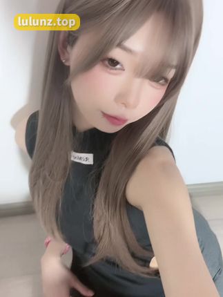 聂傲娇的红色连衣裙风格，微密圈_聂傲娇的魅力穿搭解析