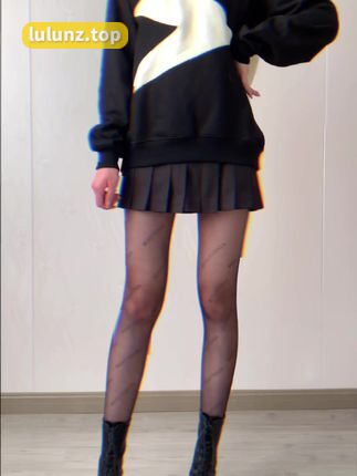 林扣弦的微密圈图集分享,纯欲感爆棚的吊带妹妹作品赏析