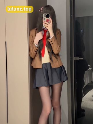 微密圈_林扣弦吊带作品大揭秘，探索她的独特魅力