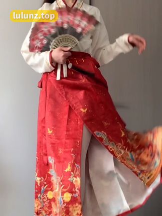 微密圈_林扣弦吊带作品大揭秘，探索她的独特魅力