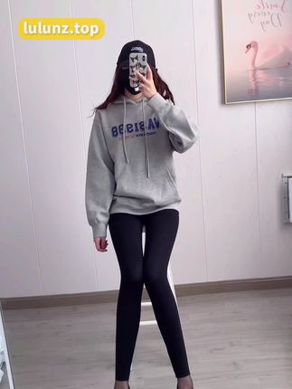 微密圈_林扣弦吊带作品大揭秘，探索她的独特魅力