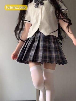 微密圈_林扣弦吊带作品合集，抖音粉丝疯狂点赞的付费内容