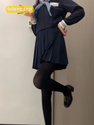 【微密圈】林扣弦付费作品合集，清纯吊带装扮的魅力揭秘