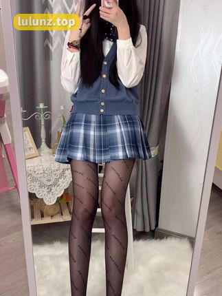 微密圈_林扣弦吊带妹妹的独家作品，202万粉丝背后的故事