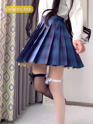 【微密圈】林扣弦清纯吊带作品大赏，抖音202万粉丝为何如此着迷？