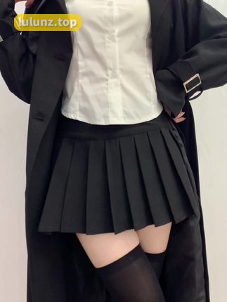 【微密圈】林扣弦清纯吊带作品大赏，抖音202万粉丝为何如此着迷？