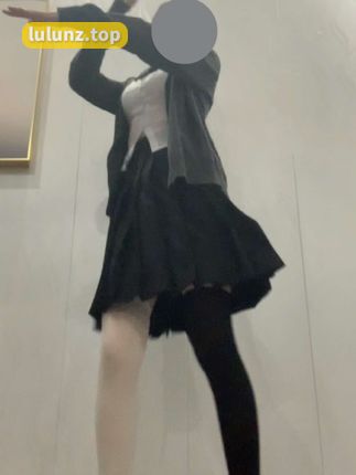 【微密圈】林扣弦清纯吊带作品大赏，抖音202万粉丝为何如此着迷？