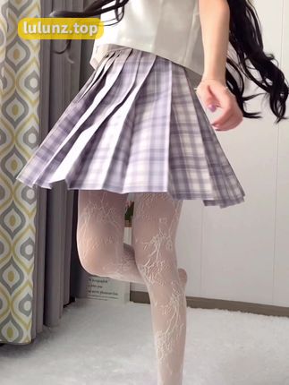 【微密圈】林扣弦清纯吊带作品大赏，抖音202万粉丝为何如此着迷？