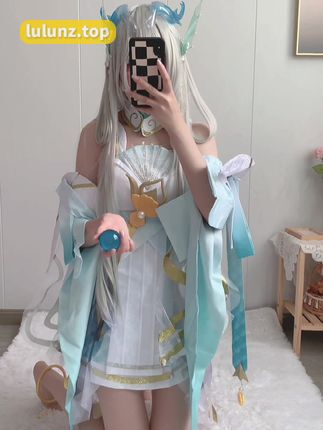 【微密圈】林扣弦清纯吊带作品大赏，抖音202万粉丝为何如此着迷？