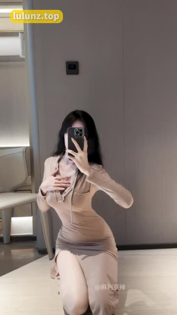 麻利亚辣9月微密最新作品粉丝们期待已久的更新，微密圈中的视觉盛宴