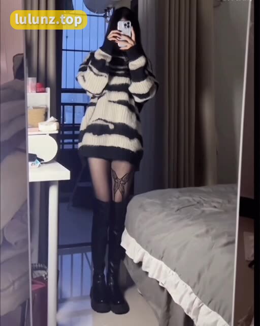 保守的妻子怼镜吊带袜三套图，微密圈的经典作品赏析