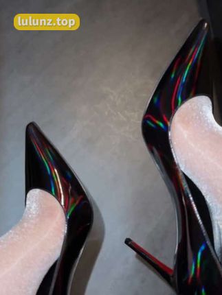 保守的妻子直播回放在哪看？微密圈网红直播精彩瞬间回顾