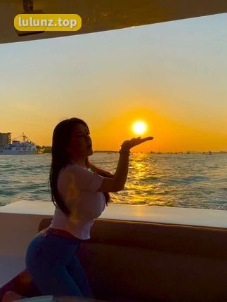 猪小七实际身材揭秘探寻她真实的身材，猪小七的身材真相大揭秘