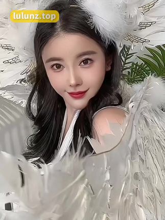 猪小七遮副乳吊带泳衣，猪小七如何用吊带泳衣遮住副乳