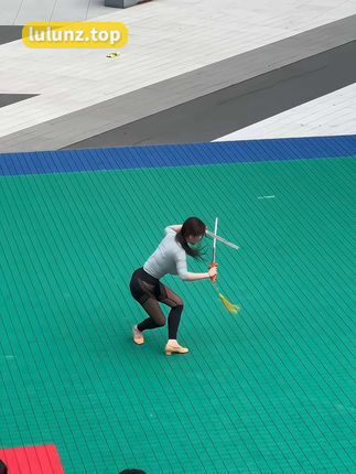 比基尼遮副乳吊带泳衣猪小七的性感时尚，猪小七的夏季必备单品