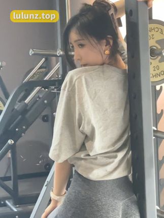 李嘉欣97的真实身高体重揭秘,网红女神李嘉欣97的完美比例