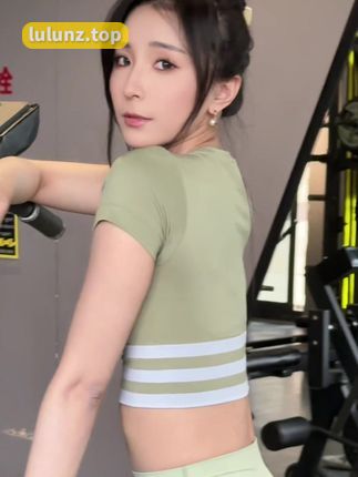 李嘉欣97的真实身高体重揭秘,网红女神李嘉欣97的完美比例