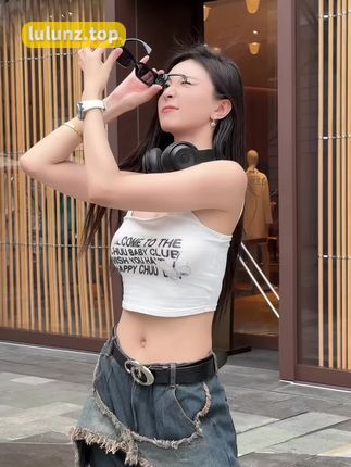 李嘉欣97微博男友疑曝光，粉丝热议她的情感生活