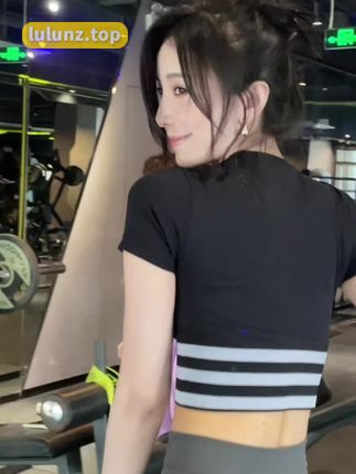 李嘉欣97微博男友疑曝光，粉丝热议她的情感生活