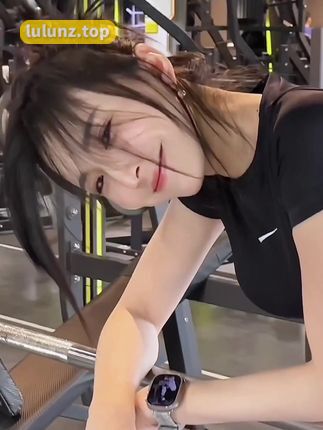 李嘉欣97微博更新，网红女神的最新动态分享