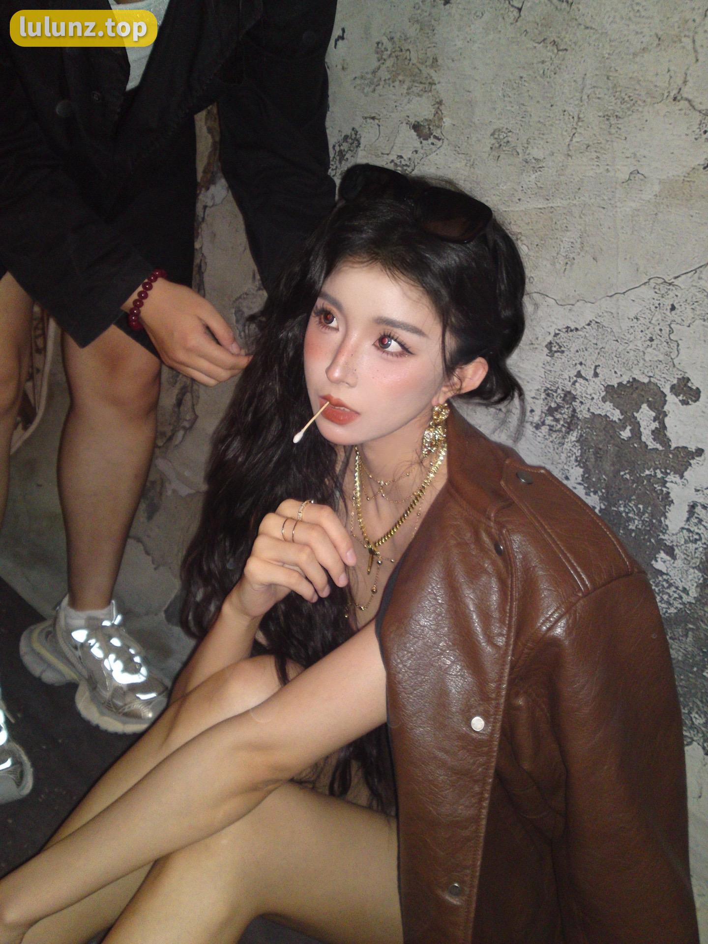 李嘉欣97微密圈门槛圈子揭秘，她是如何成为网红的？