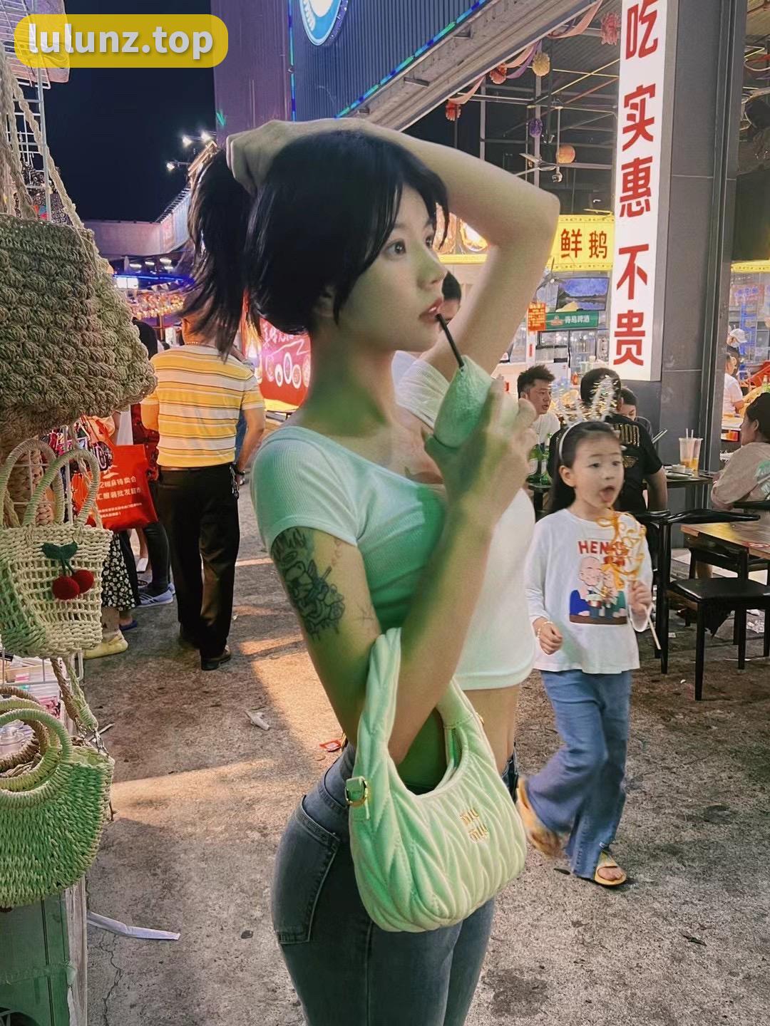 抖音女神鱼神198万粉丝，微密圈热议她的完美身材