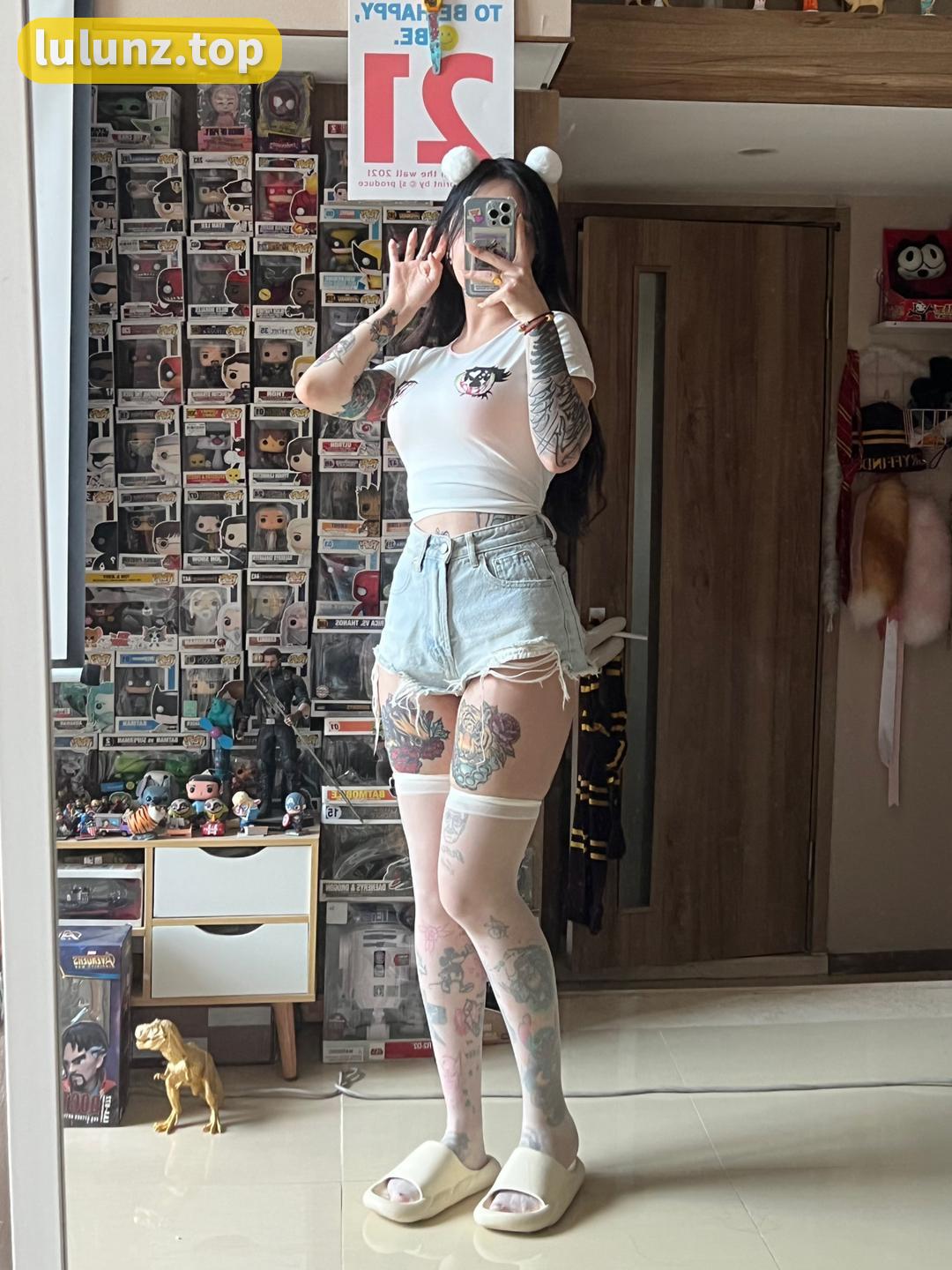 陈佩奇与卡通百科老王的关系解析，她们之间有什么联系？