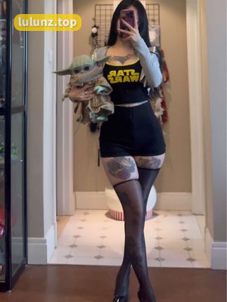 陈佩奇与卡通百科老王的关系解析，她们之间有什么联系？