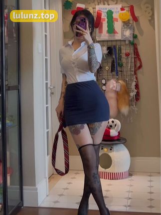 抖音卡通百科老王圈子照片，微密圈纹身独特风采引热议