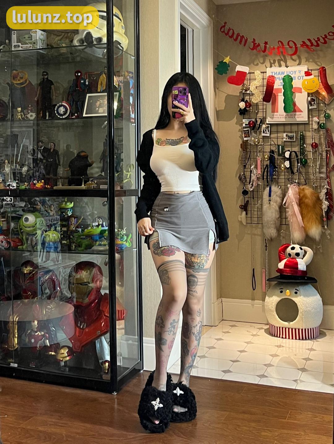 抖音卡通百科老王圈子照片，微密圈纹身独特风采引热议