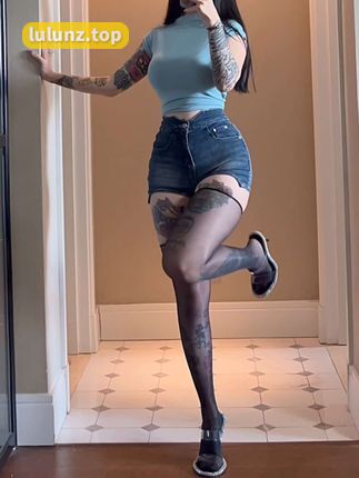 抖音卡通百科老王圈子照片，微密圈纹身独特风采引热议