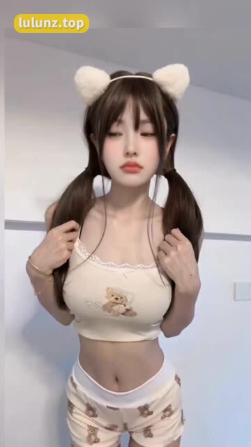 乔妹微密圈视频全集下载，给乔买裙子的作品欣赏