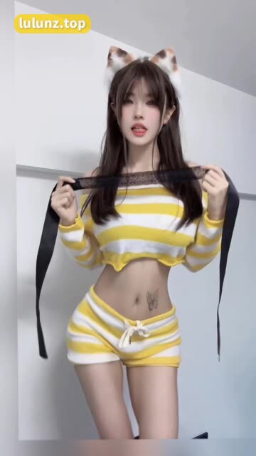 乔妹微密圈付费圈子作品合集,给乔买裙子的魅力为何如此难挡?