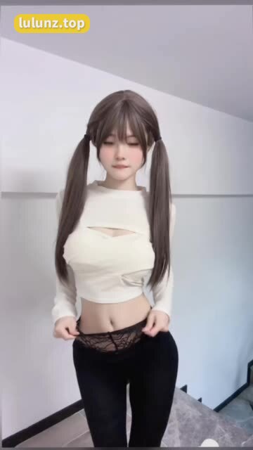 给乔买裙子海边长裙作品解析，微密圈中的夏日清新风格