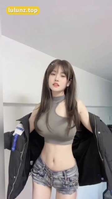 给乔买裙子海边长裙作品解析，微密圈中的夏日清新风格